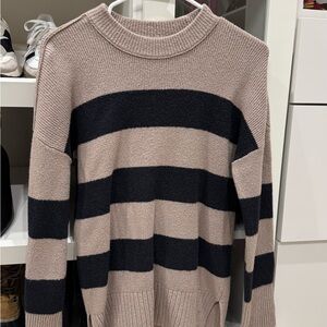 Abercrombie & Fitch Black and Tan Crewneck Sweater